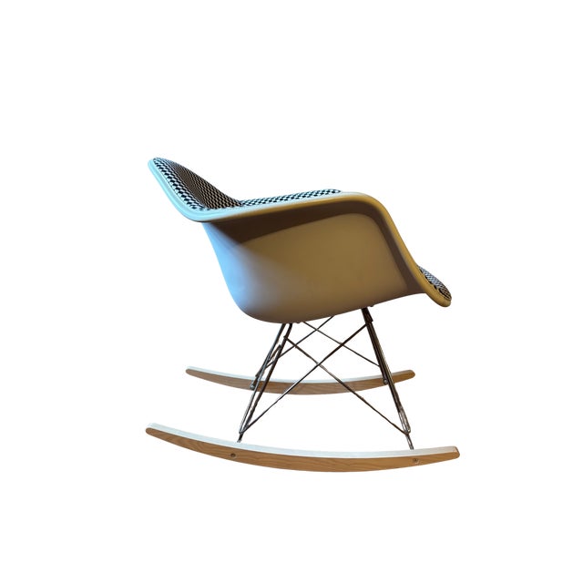 Design by Charles & Ray Eames in 1948, This rocking chair has a wire frame base in trivalent chrome and and white ash...