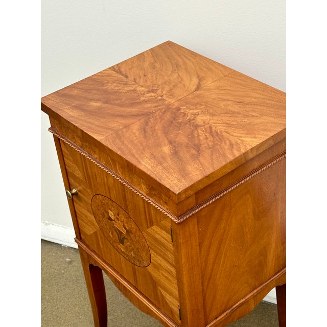 Satinwood Side / Drink Table Decorated With Inlays , France Circa 1930 For Sale In Chicago - Image 6 of 13