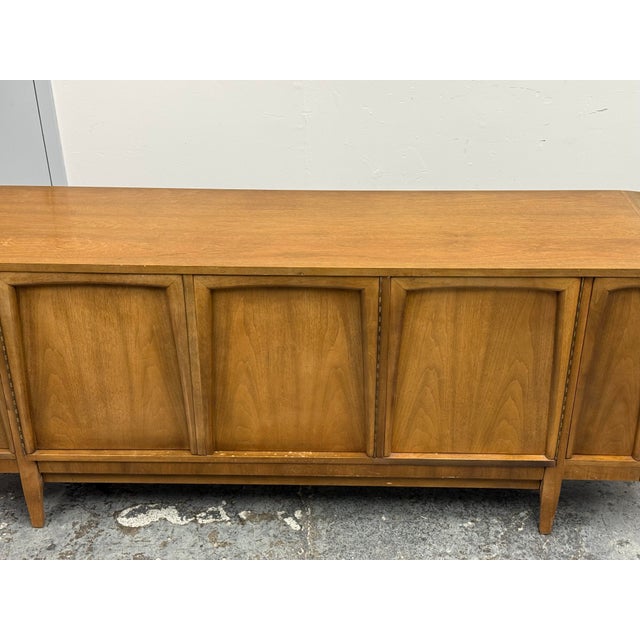 American of Martinsville American of Martinsville Mid Century Walnut Sideboard Buffet Credenza For Sale - Image 4 of 12