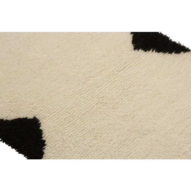 Rug & Kilim’s Contemporary Rug With Cream Field & Black Geometric Borders For Sale - Image 9 of 9