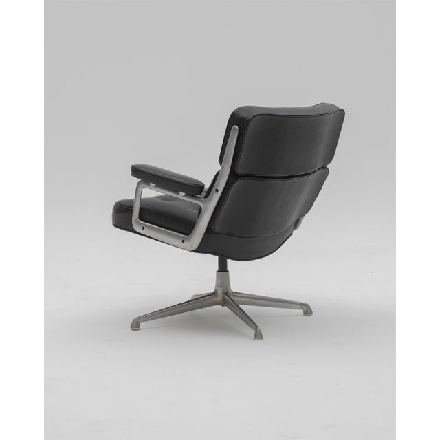 Mid-Century Modern ES105 Lobby Armchair by Charles & Ray Eames for Vitra, 1960s For Sale - Image 3 of 10