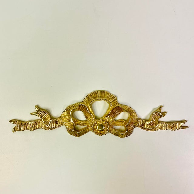 Mid 20th Century Mid-Century Hollywood Regency Chippendale Boho Chic Brass Bow Decorative Wall Pediment For Sale - Image 5 of 11