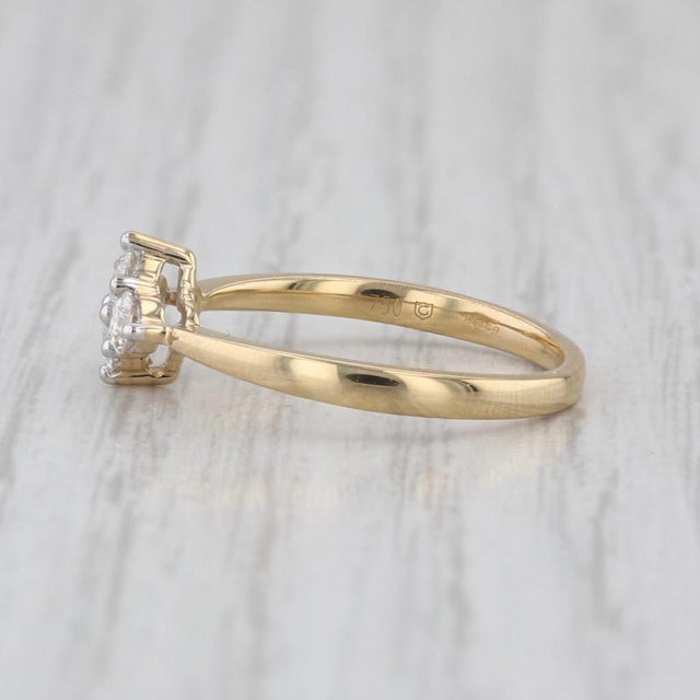 Modern 0.28ctw Diamond Cluster Ring 18k Yellow Gold Size 6.25 Engagement For Sale - Image 3 of 8
