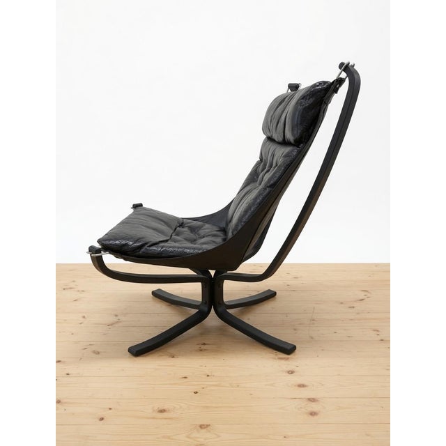 : This Scandinavian design chair combines comfort, functionality with classic Nordic 70s design aesthetics. Manufactured...