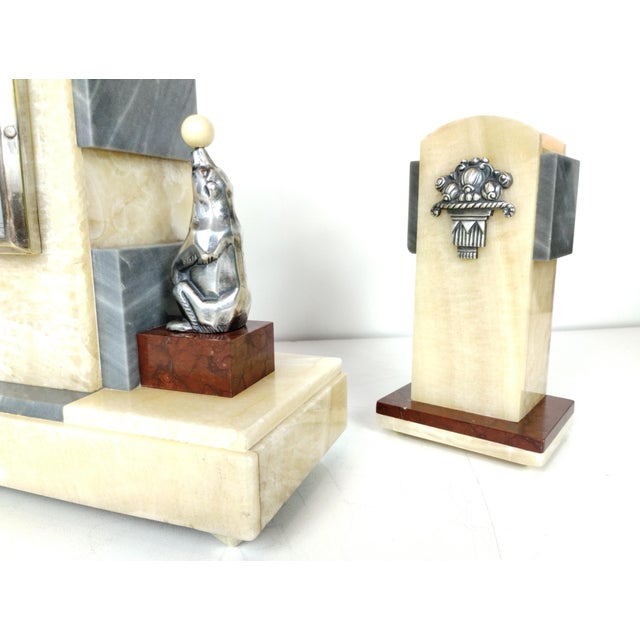 French Art Deco Marble & Onyx Mantel Clock, 1930s, Set of 3 For Sale - Image 4 of 18