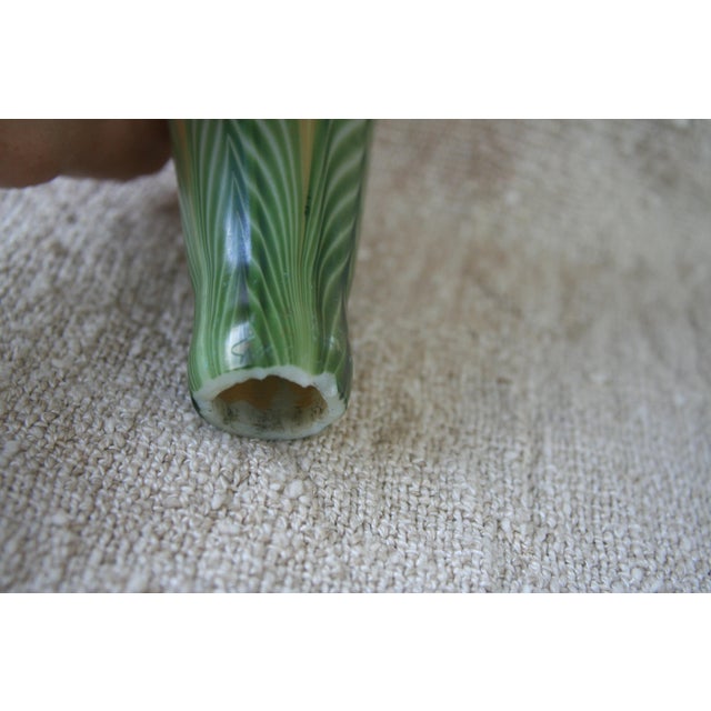 Beautiful Steven Lundberg Studios "Pulled Feathers" glass shade. The shade is in excellent Condition but the fitter rim...