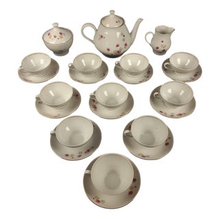 Porcelain Tea Service with White and Gold Flowers from Stadtlengsfeld, 1970s, Set of 23 For Sale