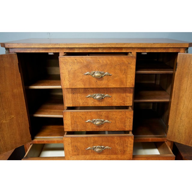 A beautifully crafted six-piece bedroom suite by Henredon Furniture, one of America’s most respected luxury furniture...