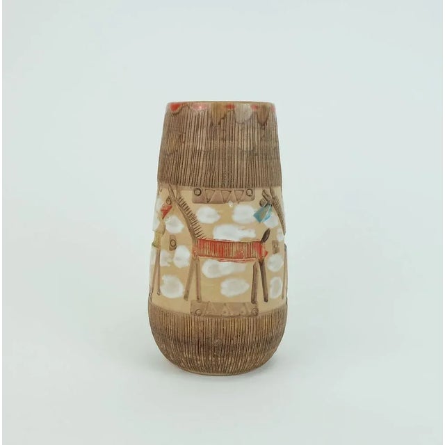 Tan Mid-Century Italian Vase with Horse Sgraffito Decor Glaze from Fratelli Fanciullacci, 1960s For Sale - Image 8 of 11