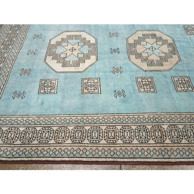 Mid 20th Century Galerie Shabab Collection Mid-20th Century Turkish Oushak Large Room Size Carpet For Sale - Image 5 of 8