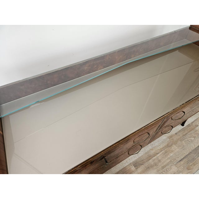 Brown Walnut Burl Chest of Drawers with Double Glass Top, 1950 For Sale - Image 8 of 18