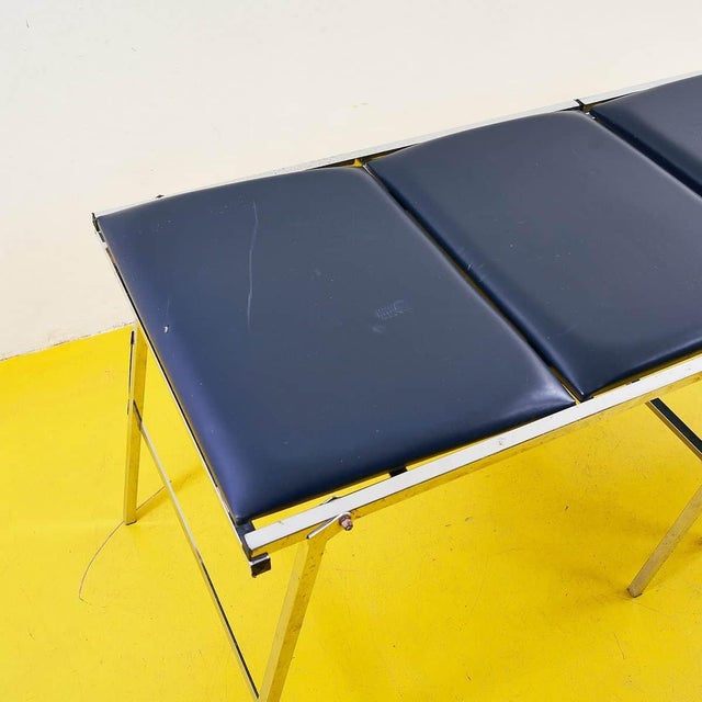 Discover the simple yet functional elegance of this folding massage table, perfect for those seeking style and...