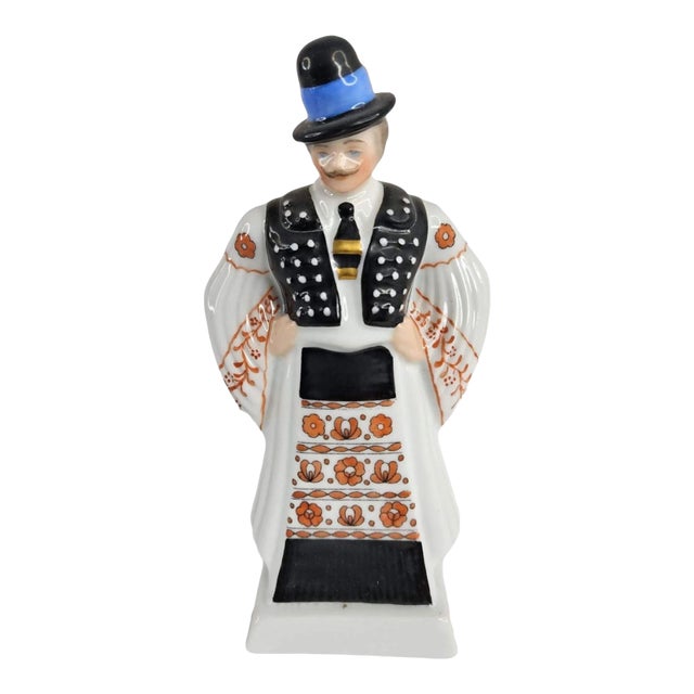1950s Herend Wedding Groom Figurine – Hand Painted, Collectible Porcelain From Hungary For Sale
