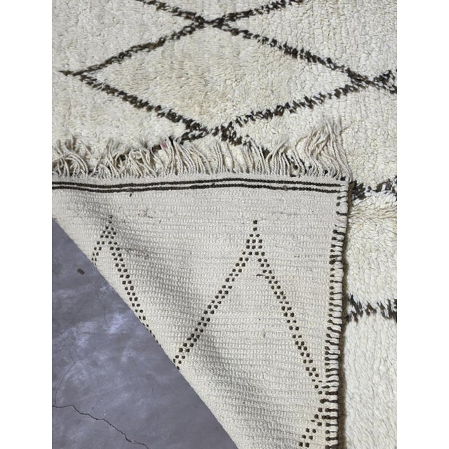 1980's Moroccan Beni Ourain Wool Rug - 9.3 X 5.2 Ft For Sale In Cleveland - Image 6 of 6