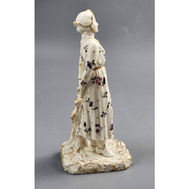 Porcelain Figure of Bonneted Woman from Royal Worcester, 1920 For Sale - Image 4 of 10