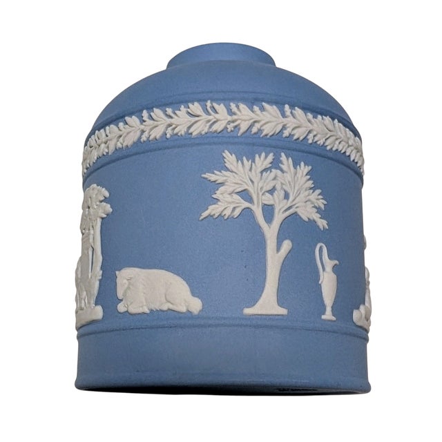 This tea caddy in Wedgwood's neoclassical Jasperware is a documented reissue of a rare 1790s George III original. The...