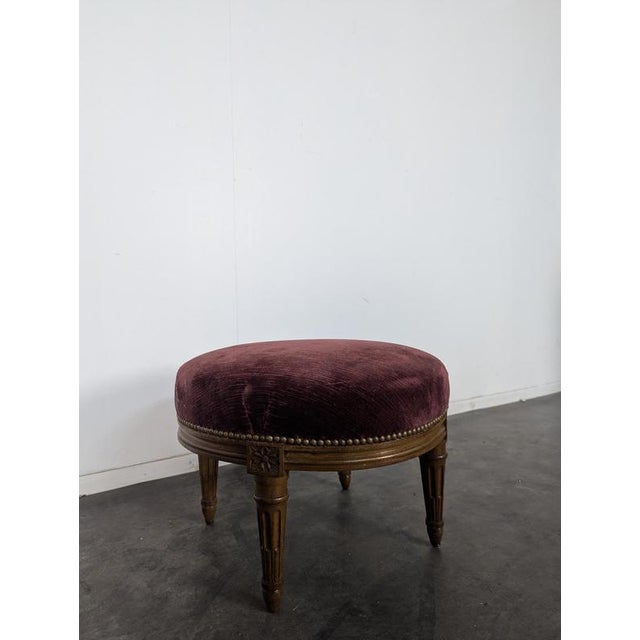Louis XVI Style Ottoman in Velvet, in Very Good conditions.