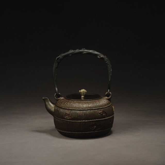 Black Showa Tetsubin Traditional Kettle, Japan, 20th Century, 1930s For Sale - Image 8 of 13