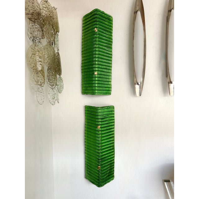 2020s Contemporary Pair of Brass and Green Folded Leaf Murano Glass Sconces, Italy For Sale - Image 5 of 12