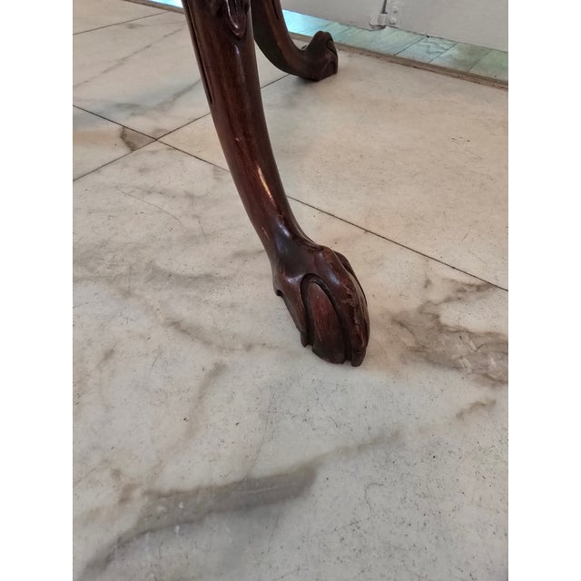 A very high style vintage mid century modern era table. Having superb craftsmanship / construction with classic Greek key...