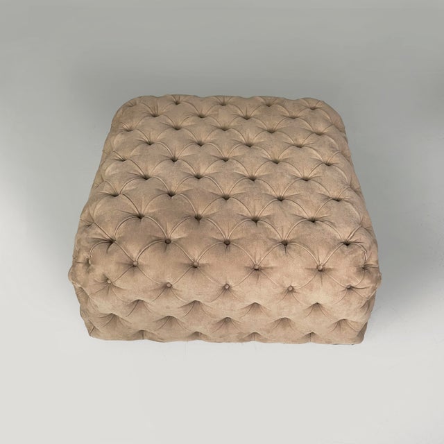 Italian modern squared pouf in beige suede with buttons, 1990s Square-based pouf or footrest, padded and upholstered in...