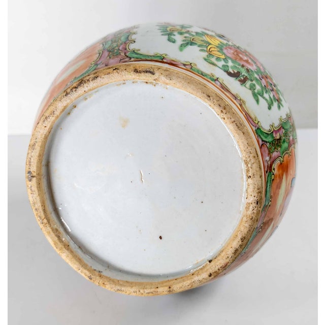 19th Century Chinese Export Chinoiserie Rose Medallion Bottle Vase With Lid For Sale - Image 14 of 18