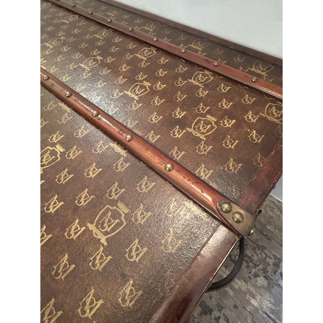 Traditional Large Leather Wrapped Maitland Smith Trunk With Wooden Mounts For Sale - Image 3 of 16
