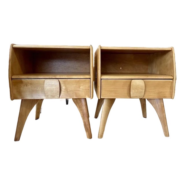 1940s Pair of Heywood Wakefield 'Kohinoor' Nightstands For Sale