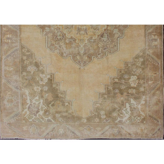 Keivan Woven Arts Turkish Oushak Taupe and Cream Colored Vintage Rug - 5′1″ × 7′10″ For Sale - Image 4 of 13