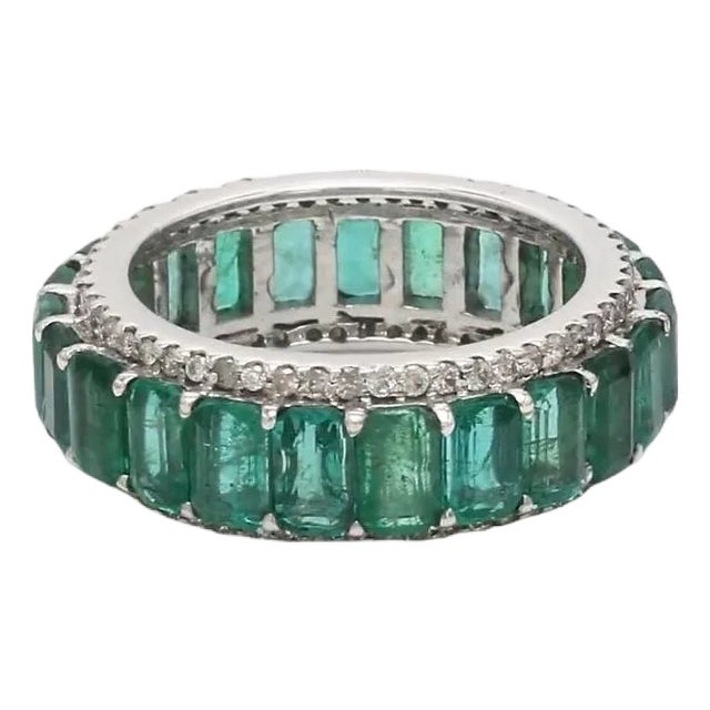 Natural 5.50 cts emerald & 0.75 cts diamond ring in 14k gold For Sale