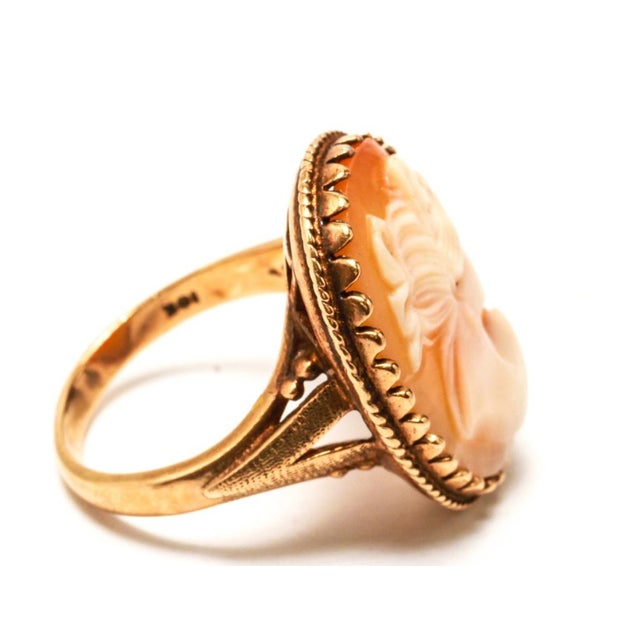 Art Deco Vintage 10k Yellow Gold & Carved Shell Cameo Ring For Sale - Image 3 of 11