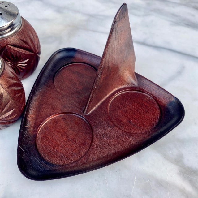 Metal Mid-Century Modern Atomic Faux Wood Salt & Pepper Shaker Caddy Set by Twinco For Sale - Image 7 of 12