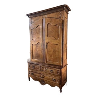 Early 19th Century French Provincial Walnut Buffet À Deux Corps For Sale