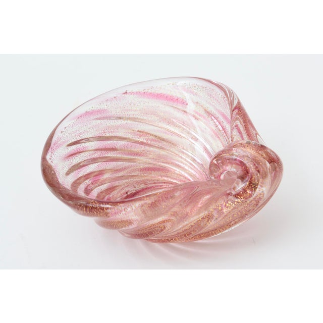 Barovier e Toso Vintage Murano Snail Glass Pink Bowl With Gold Aventurine, 1950's For Sale - Image 4 of 11
