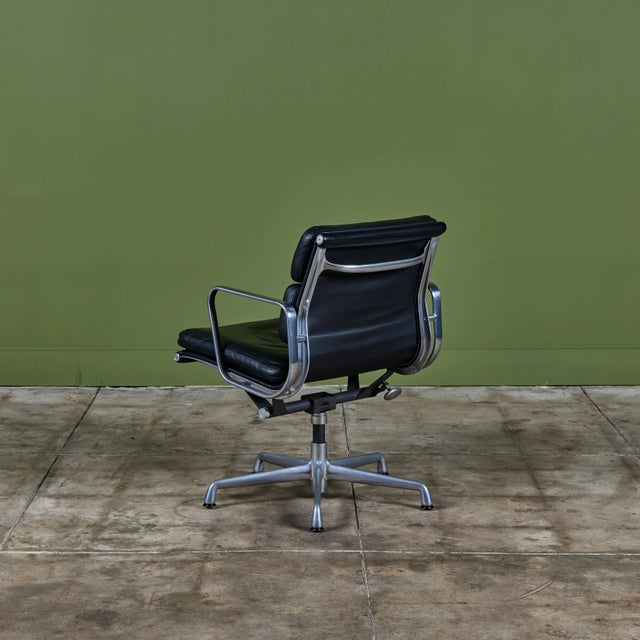 Eames Soft Pad Management Chair for Herman Miller For Sale In Los Angeles - Image 6 of 18
