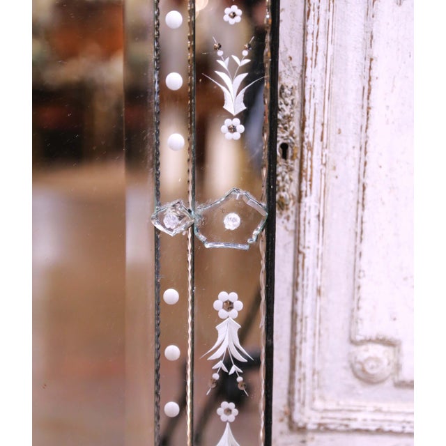 Mid-Century Italian Venetian Etched Glass Wall Mirror With Crest For Sale In Dallas - Image 6 of 8