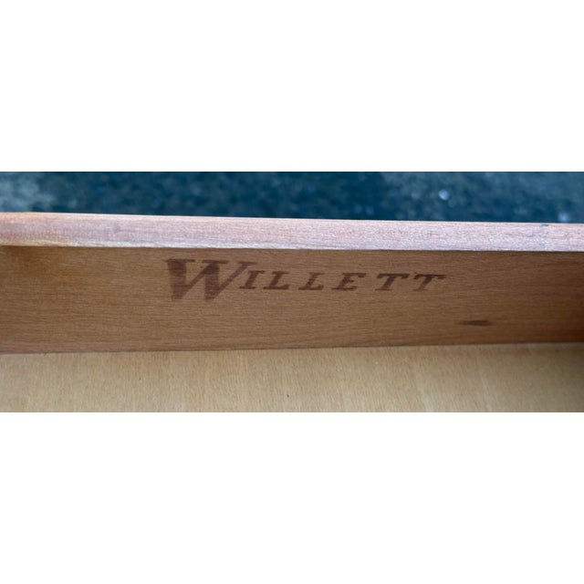 Willet Mid Century Modern Trans East Stepped Nightstands - A Pair For Sale - Image 9 of 11