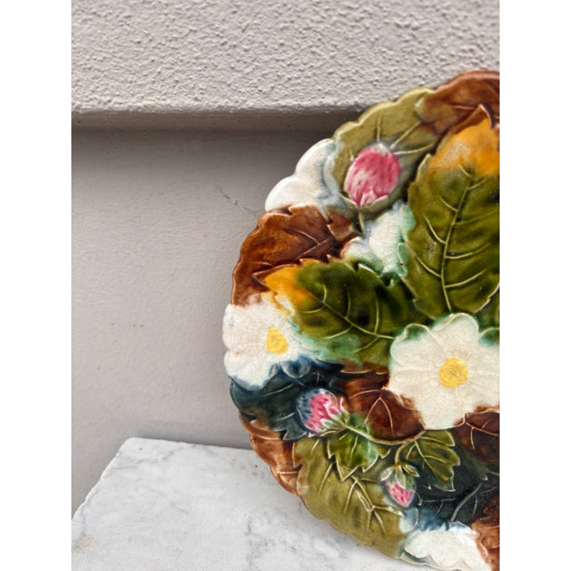 French Country French Majolica Strawberries Plate Orchies, Circa 1890 For Sale - Image 3 of 4