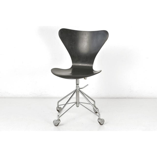 Black Model 3107 Desk Chair with Wheels by Arne Jacobsen for Fritz Hansen, Denmark 1955 For Sale - Image 8 of 16