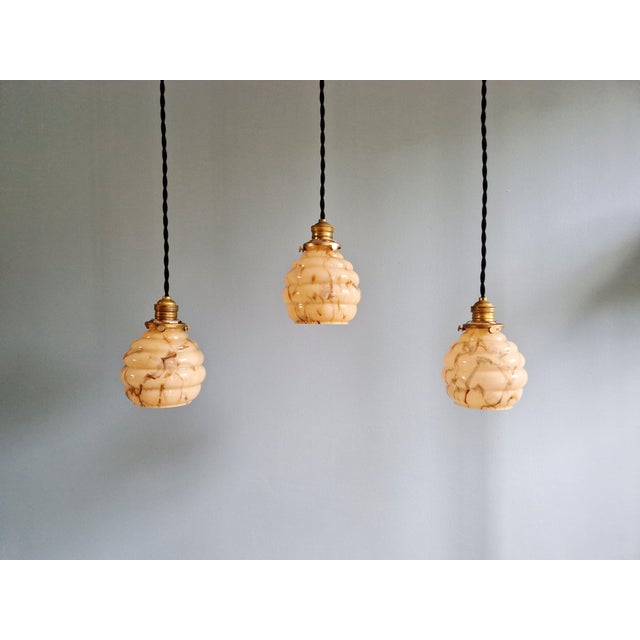 Art Deco Pendant Light in Marbled Opaline Glass with Uranium Glass from Scailmont, Belgium, 1920s-1930s For Sale - Image 16 of 18