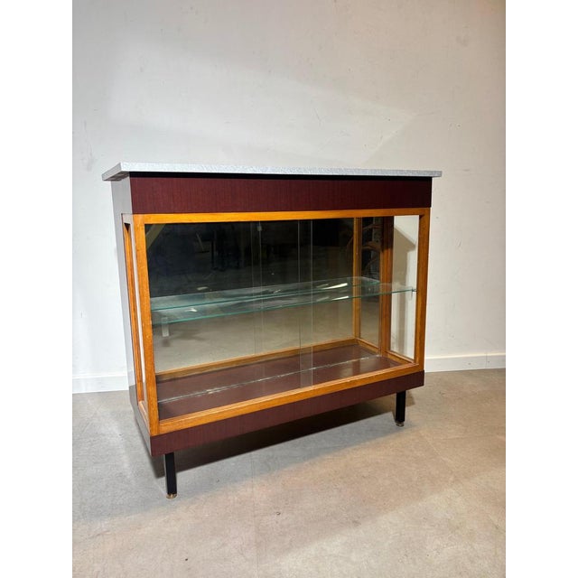 1950’s display cabinet - counter in excellent condition, with keys. 100 x 40 x 90H.
