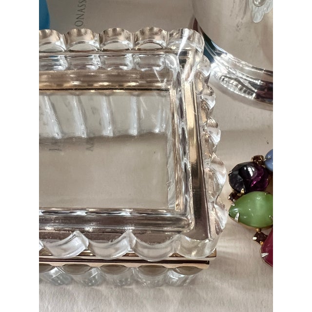 1960s Vintage Clear Glass Casket Box With Scalloped Sides and Smooth Mounts For Sale - Image 5 of 9