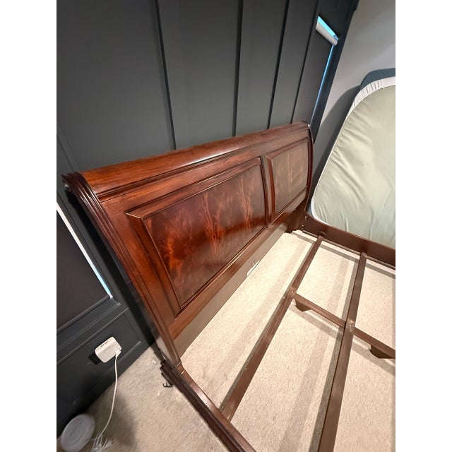 Ethan Allen Ethan Allen King Sleigh Bed + 2 Matching Nightstands For Sale - Image 4 of 15