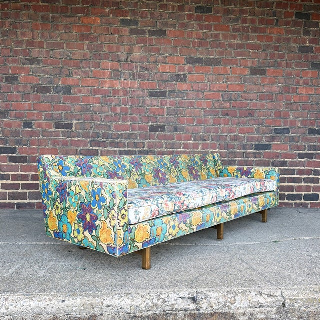 Edward Wormley for Dunbar Mid-Century Modern Four-Seat Sofa – Restoration Candidate For Sale In Cleveland - Image 6 of 9