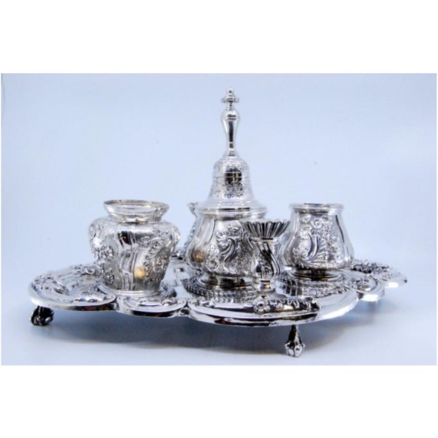 Inkwell in Relief Silver with Two Tanks and Bell, Set of 6, in Good conditions.