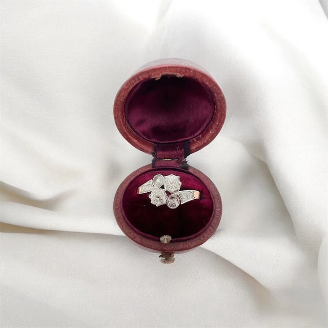 Contemporary Antique You and Me Ring, 18 Carat Gold and Diamonds, Size 6.75 For Sale - Image 3 of 6