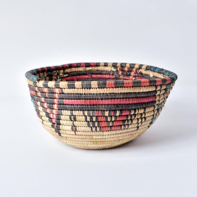 Early 20th Century Hausa Grass Basket Bowl Nigeria 9 Inch For Sale In Denver - Image 6 of 10