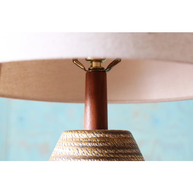 Wood 1960s Pair of Jane and Gordon Martz Table Lamps M167 Marshall Studios Yellow Brown Decorations 25.5" For Sale - Image 7 of 11