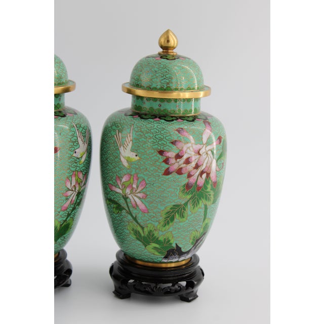 Green VTG Pair of Chinese Cloisonne Urn Vases in Gorgeous Green For Sale - Image 8 of 10