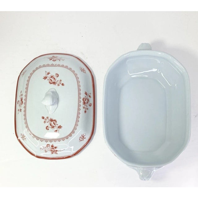 English 1960s Spode Gloucester Red, Ceramic Lidded Ironstone Serving Bowl For Sale - Image 3 of 5